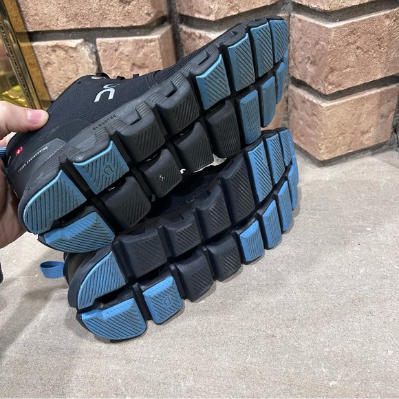 ON Cloud X Shift Running Shoes women’s size 9 , black / on running - Picture 5 of 5